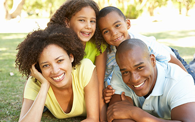 Family of 4 smiling